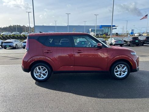 Used 2024 Kia Soul LX w/ Option Group 015 image 7