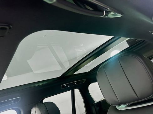 New 2026 Land Rover Range Rover SE image 14