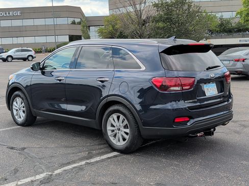 Used 2019 Kia Sorento FWD w/ LX Convenience Package image 3