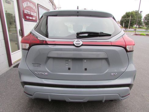 Used 2021 Nissan Kicks SV image 3