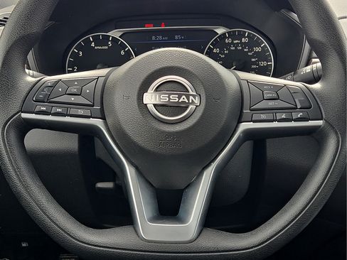 Used 2025 Nissan Altima 2.5 SV FWD image 10