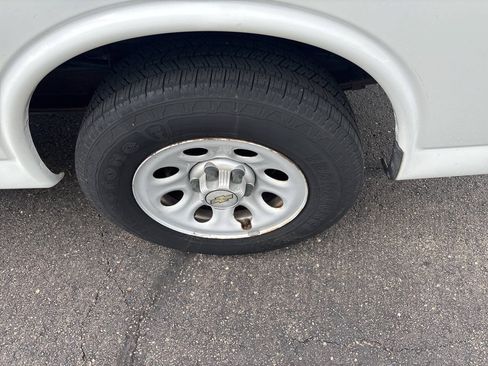 Used 2013 Chevrolet Express 1500 AWD image 10