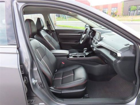 Used 2024 Nissan Altima 2.5 SR FWD image 36