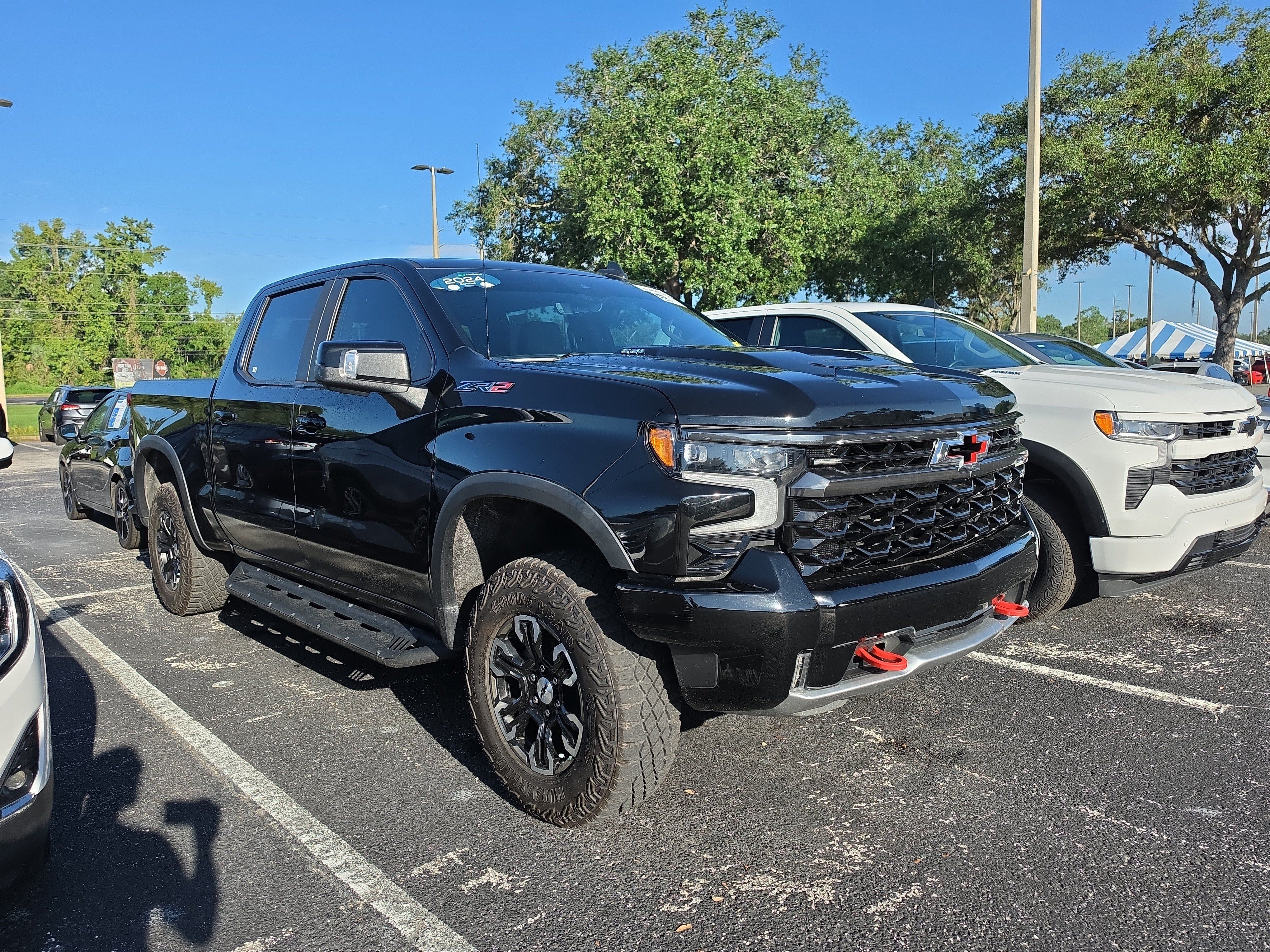 Used 2024 Chevrolet Silverado 1500 ZR2 w/ Technology Package AWD/4WD image 2