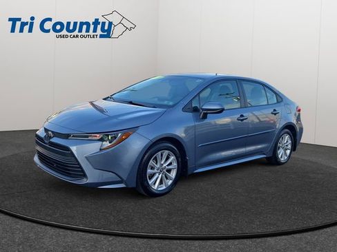 Used 2023 Toyota Corolla LE w/ LE Convenience Package image 3