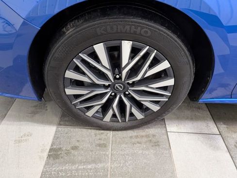 Used 2025 Nissan Altima 2.5 SV FWD image 7