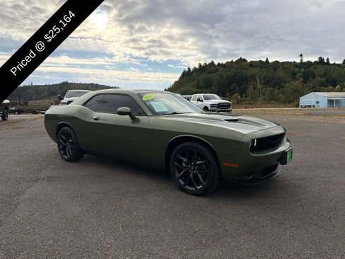 Used 2022 Dodge Challenger SXT w/ Blacktop Package RWD image 5