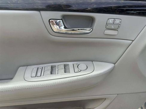 Used 2011 Cadillac DTS Luxury image 12