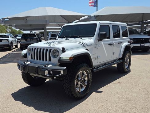Used 2018 Jeep Wrangler Unlimited Sahara AWD/4WD image 4
