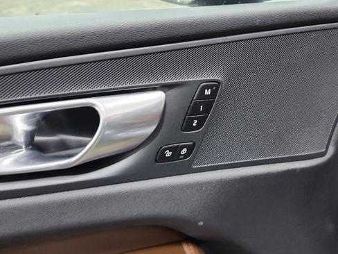 Used 2024 Volvo XC60 B5 Plus image 27