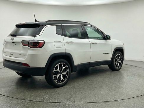 Used 2025 Jeep Compass Limited AWD/4WD image 9