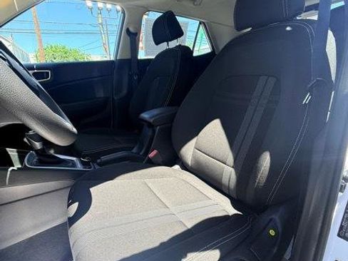 Used 2020 Hyundai Venue SEL FWD image 10