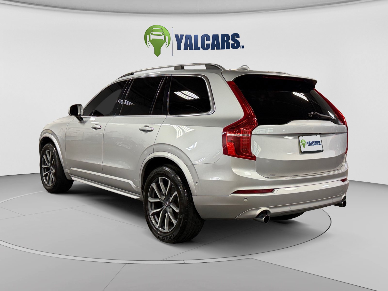 Used 2018 Volvo XC90 T5 Momentum w/ Convenience Package AWD/4WD image 3