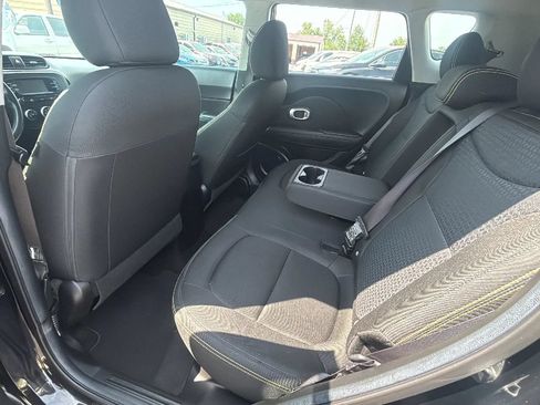 Used 2016 Kia Soul + FWD image 16