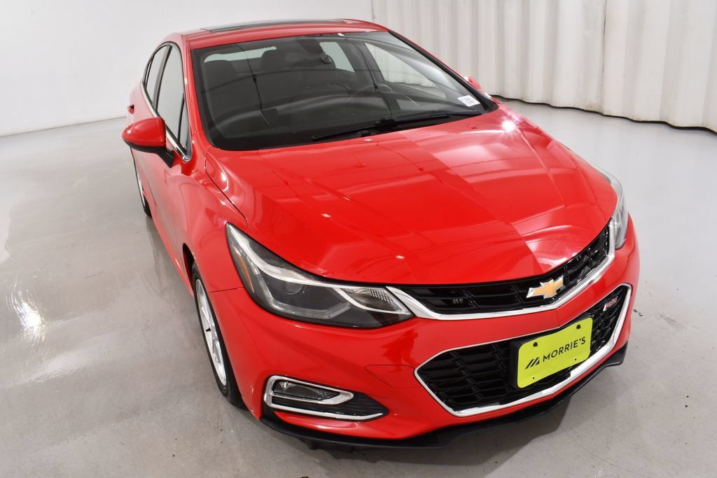 Used 2017 Chevrolet Cruze LT w/ Sun And Sound Package FWD image 4