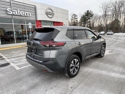 Used 2021 Nissan Rogue SV image 3