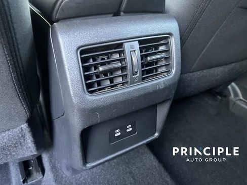 Used 2024 Nissan Rogue SV FWD image 28