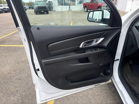 Used 2017 GMC Terrain SLE w/ Technology Package AWD/4WD image 9