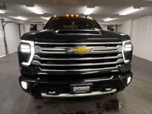Certified 2024 Chevrolet Silverado 2500 High Country image 3