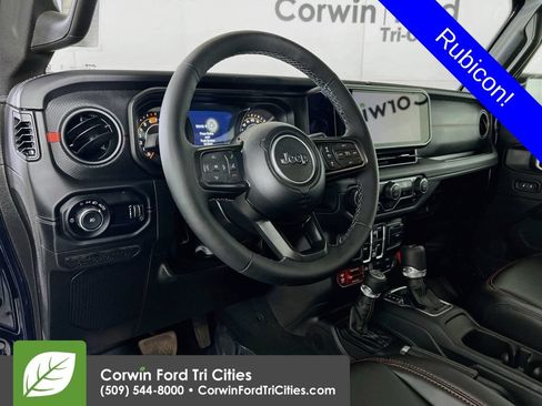 Used 2025 Jeep Wrangler Unlimited Rubicon w/ Convenience Group AWD/4WD image 3