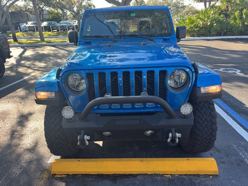 Used 2021 Jeep Gladiator Sport image 3