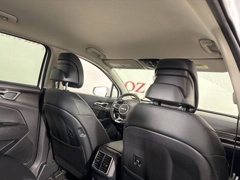 Used 2025 Kia Sportage EX FWD image 18