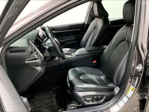 Used 2024 Toyota Camry SE image 21