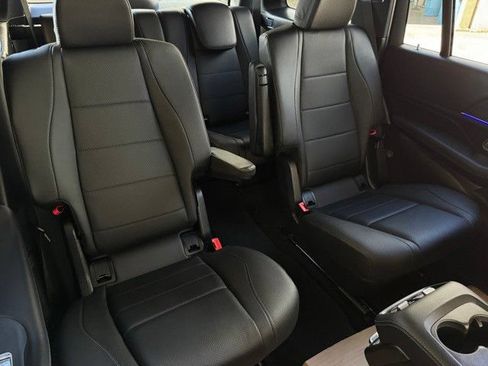Certified 2025 Mercedes-Benz GLS 450 4MATIC image 17