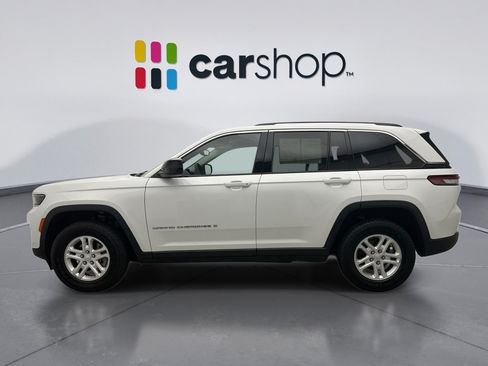 Used 2023 Jeep Grand Cherokee Laredo w/ Luxury Tech Group I AWD/4WD image 2