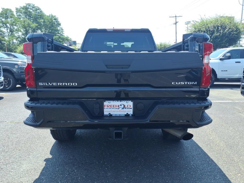 Used 2022 Chevrolet Silverado 2500 Custom w/ Custom Value Package AWD/4WD image 16