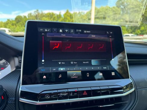 New 2025 Jeep Compass Latitude w/ Sun & Sound Group image 30