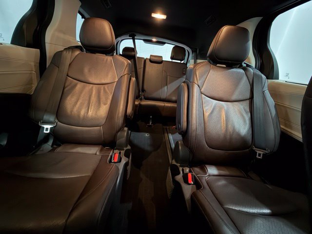 Used 2021 Toyota Sienna Platinum FWD image 15