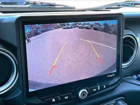 Used 2018 Jeep Wrangler Unlimited Sahara image 26