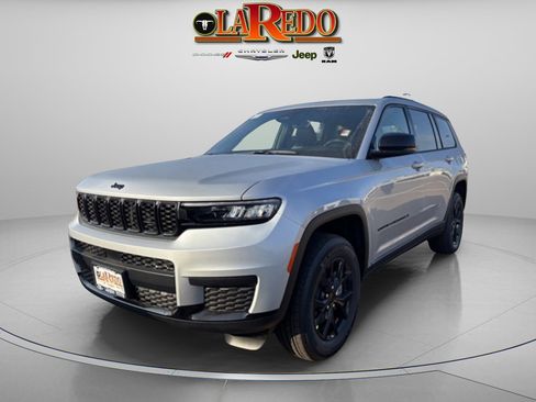 New 2025 Jeep Grand Cherokee L Altitude image 3