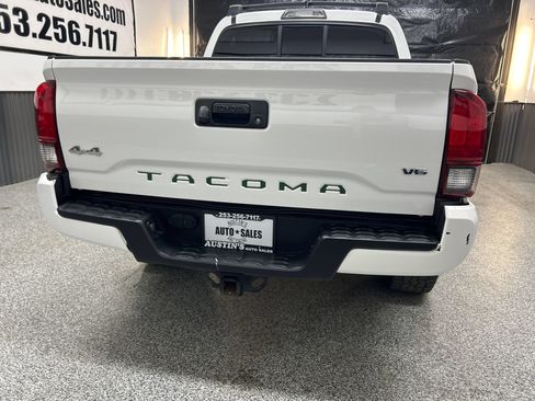 Used 2018 Toyota Tacoma SR AWD/4WD image 5