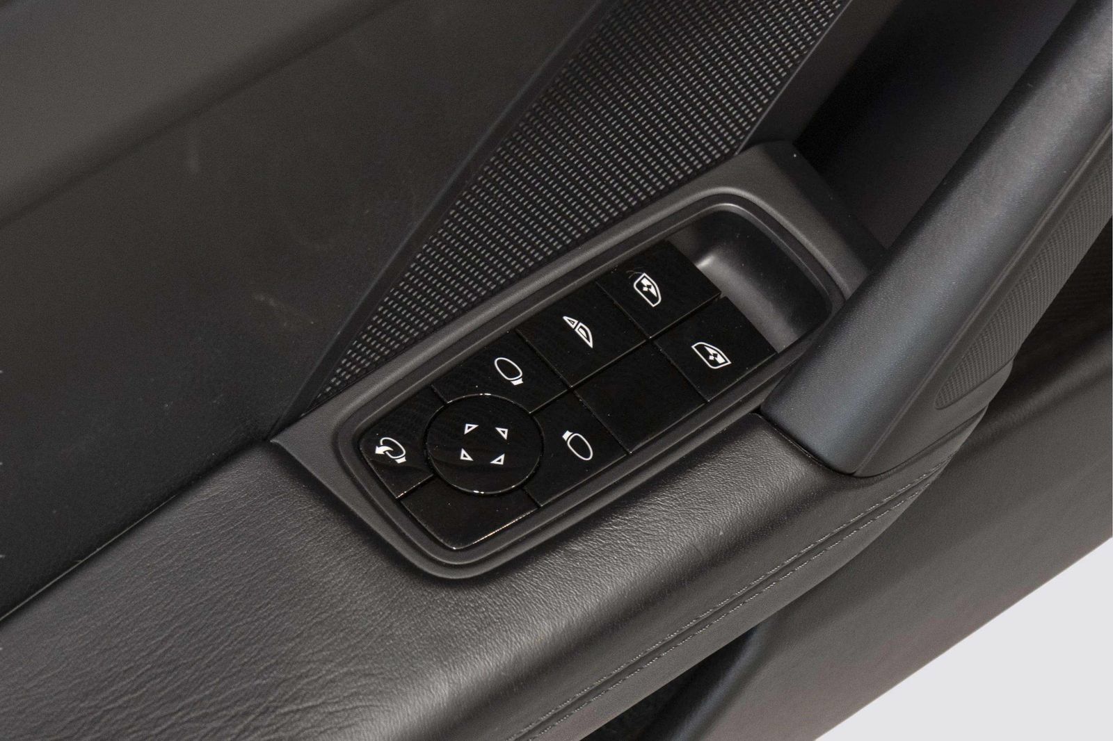 Used 2020 Porsche 911 Cabriolet image 31