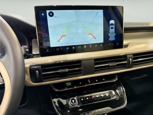 New 2026 Lincoln Corsair Premiere w/ Rear Removable Package Tray FWD image 18