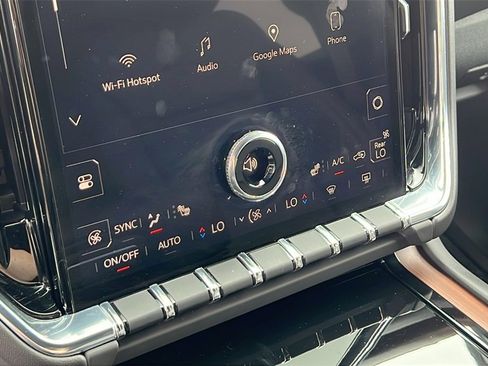 Used 2025 GMC Yukon Denali image 27