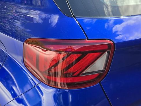 Used 2023 Hyundai Venue Limited FWD image 8