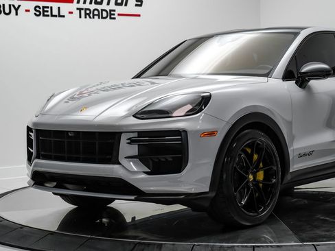 Used 2024 Porsche Cayenne Turbo GT AWD/4WD image 2