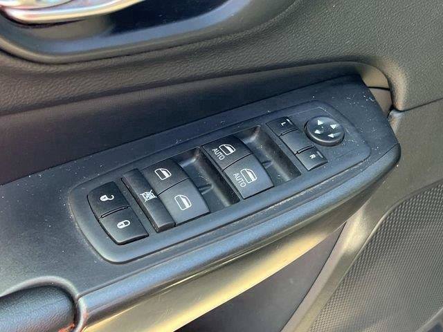 Used 2020 Jeep Cherokee Trailhawk w/ Cold Weather Group AWD/4WD image 17