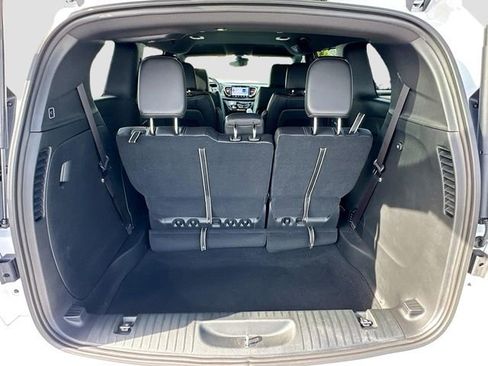 New 2025 Chrysler Pacifica Select w/ Fav Edition Package image 5