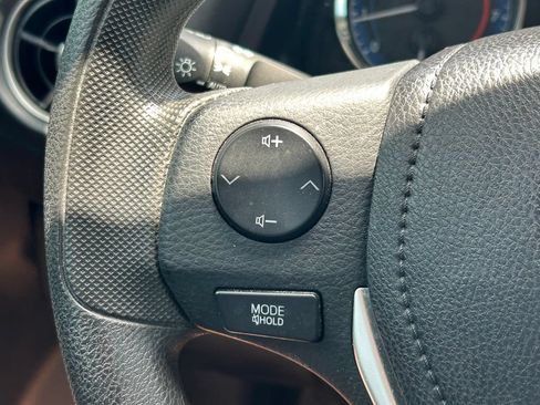 Used 2018 Toyota Corolla LE FWD image 30