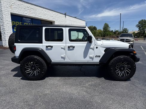 Used 2024 Jeep Wrangler Unlimited Sport AWD/4WD image 11