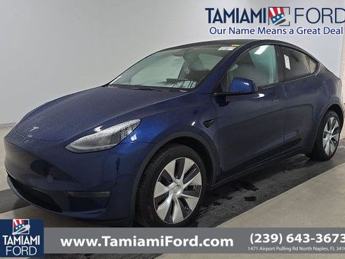 Used 2023 Tesla Model Y Long Range AWD/4WD image 1