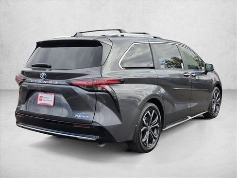 Certified 2025 Toyota Sienna Platinum image 5
