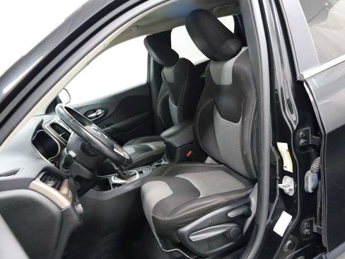 Used 2014 Jeep Cherokee Latitude w/ Cold Weather Group FWD image 5