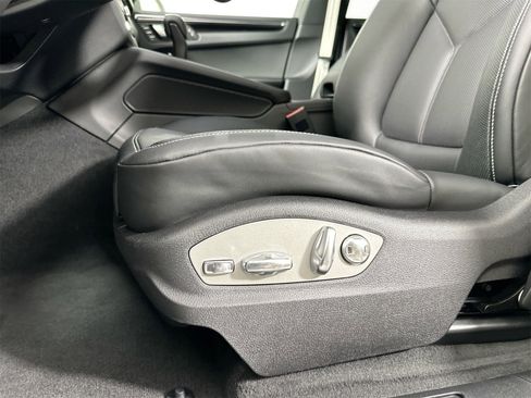 Certified 2025 Porsche Macan image 16