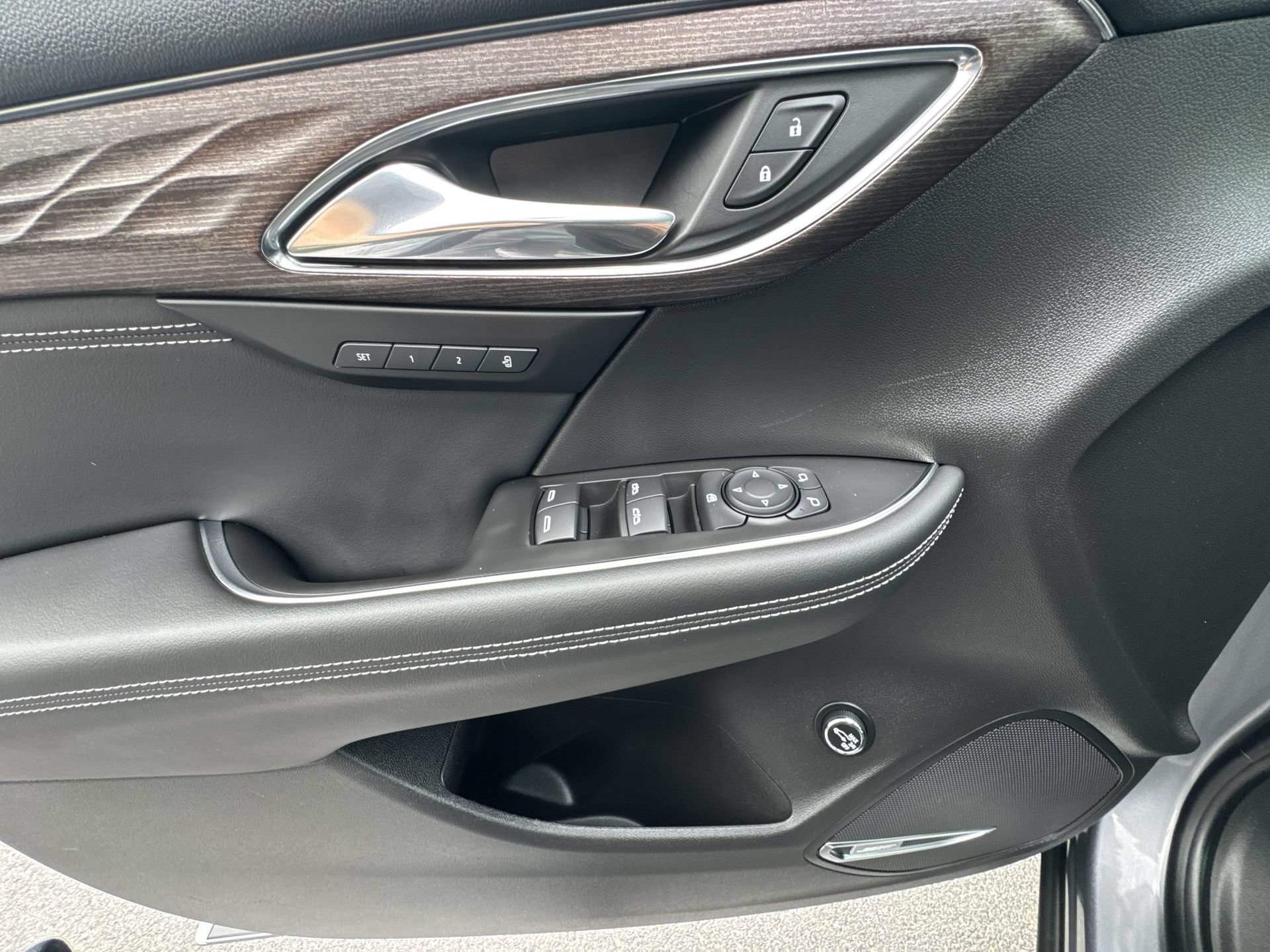 Certified 2022 Buick Envision Avenir w/ Technology Package II AWD/4WD image 15
