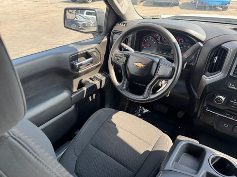 Used 2020 Chevrolet Silverado 1500 Custom w/ Custom Value Package RWD image 17